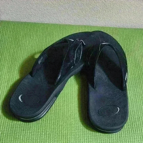 Men's  Reef black, bottle opener  flip flops, size 13 - Picture 10 of 10